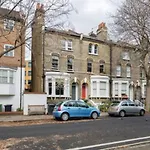 Vauxhall 3 Bed House By Basetogo
