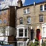 Vauxhall 3 Bed House By Basetogo