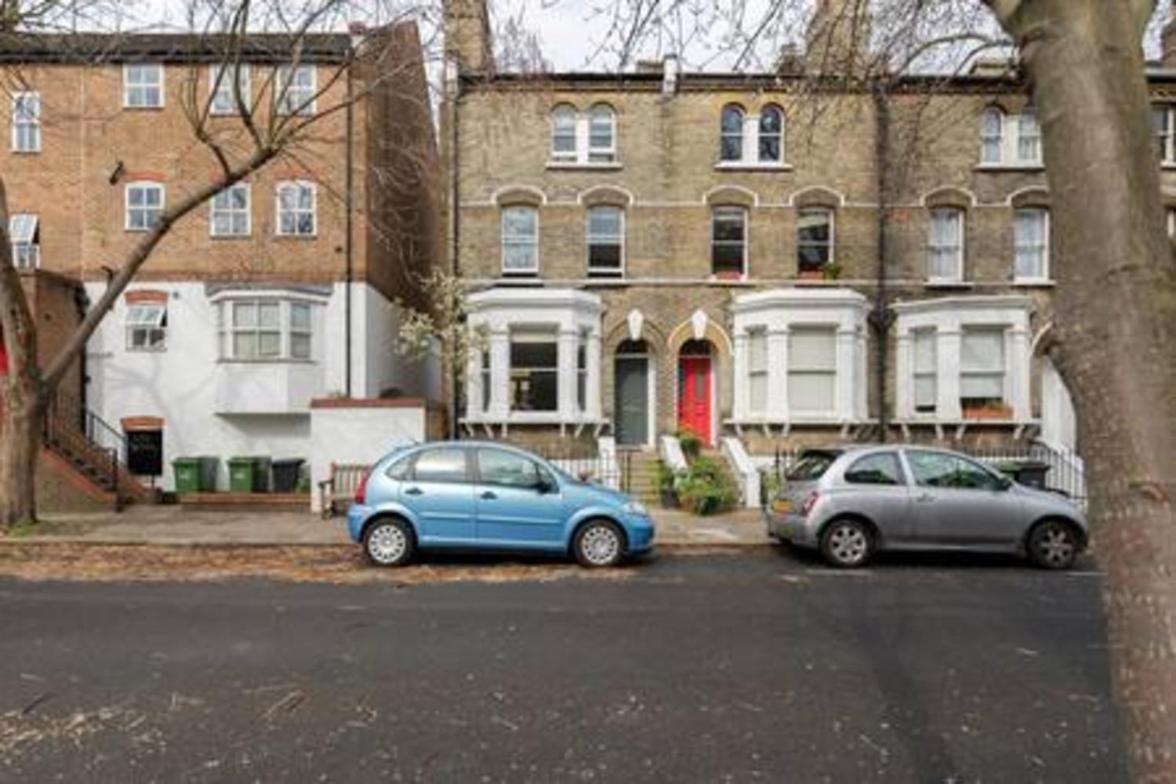 Vauxhall 3 Bed House By Basetogo *